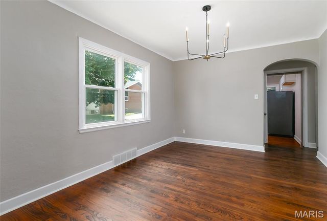 1375 S New Florissant Road, Florissant, MO 63031