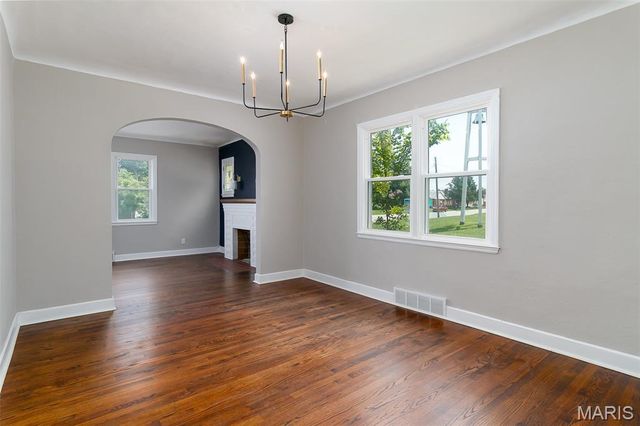 1375 S New Florissant Road, Florissant, MO 63031