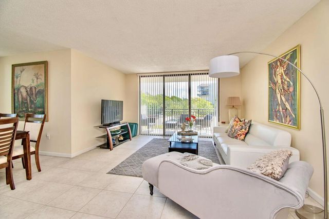 3912 S Ocean Boulevard 205, Highland Beach, FL 33487