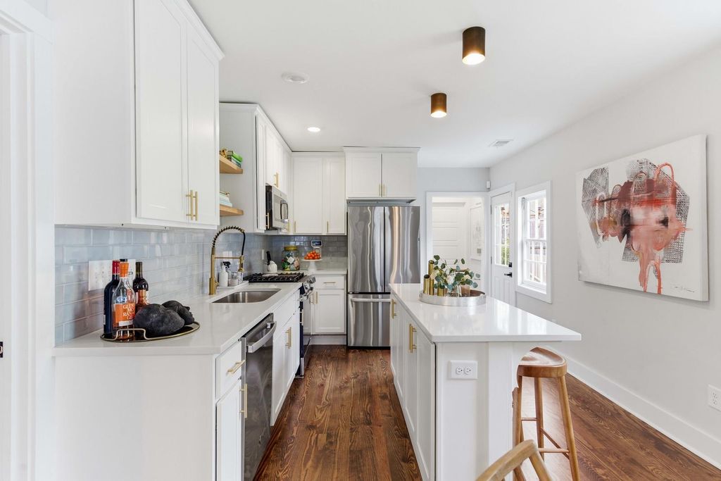 Image 11 of property listing at 58 Congress Street, Charleston, SC 29403