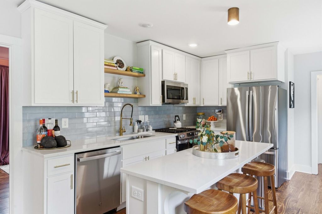 Image 12 of property listing at 58 Congress Street, Charleston, SC 29403