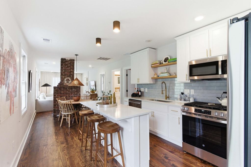 Image 13 of property listing at 58 Congress Street, Charleston, SC 29403