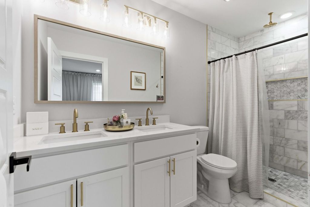 Image 17 of property listing at 58 Congress Street, Charleston, SC 29403