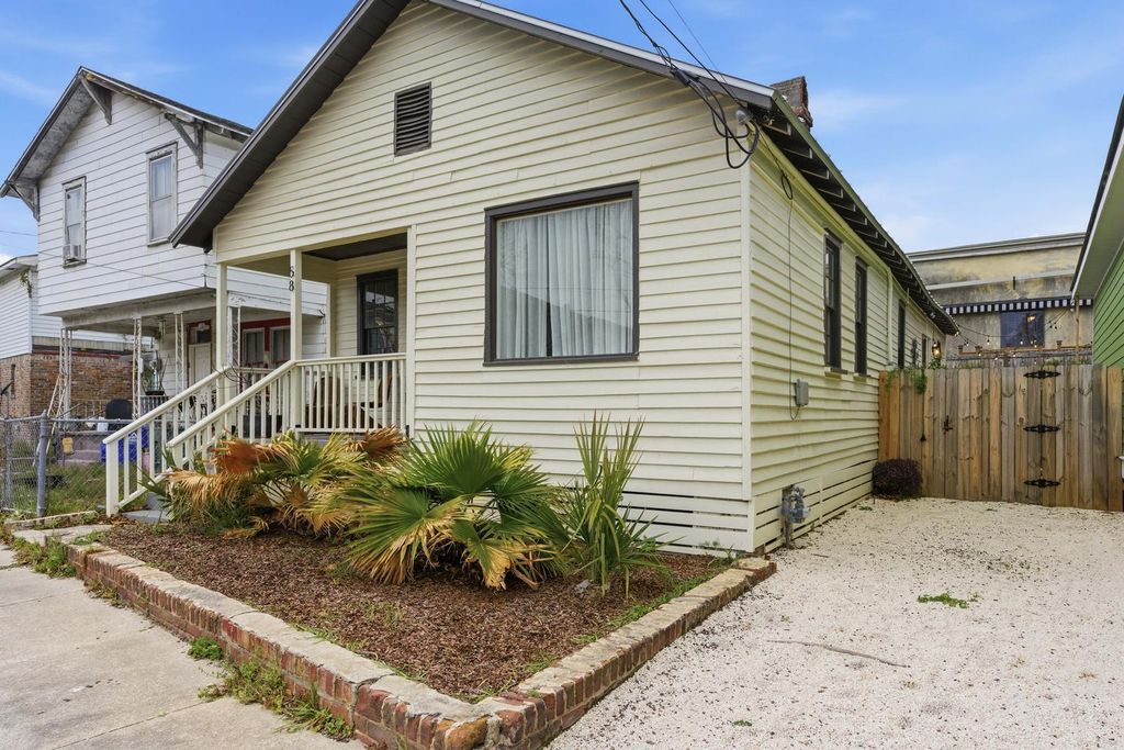 Image 2 of property listing at 58 Congress Street, Charleston, SC 29403