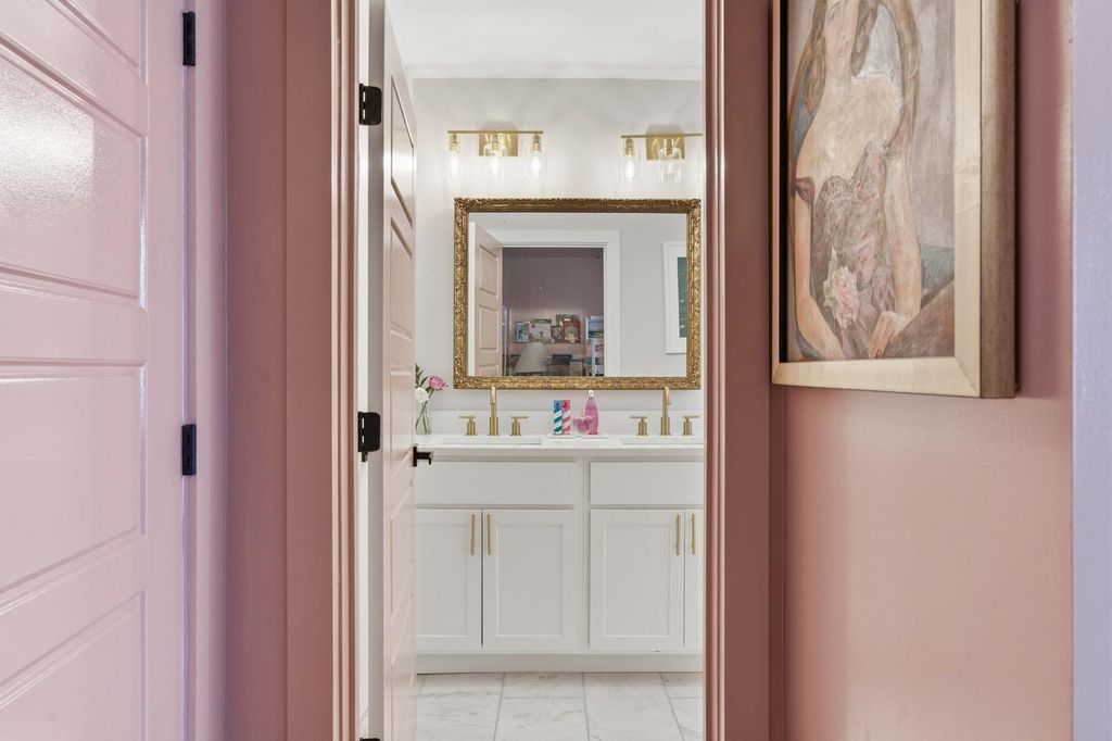 Image 20 of property listing at 58 Congress Street, Charleston, SC 29403