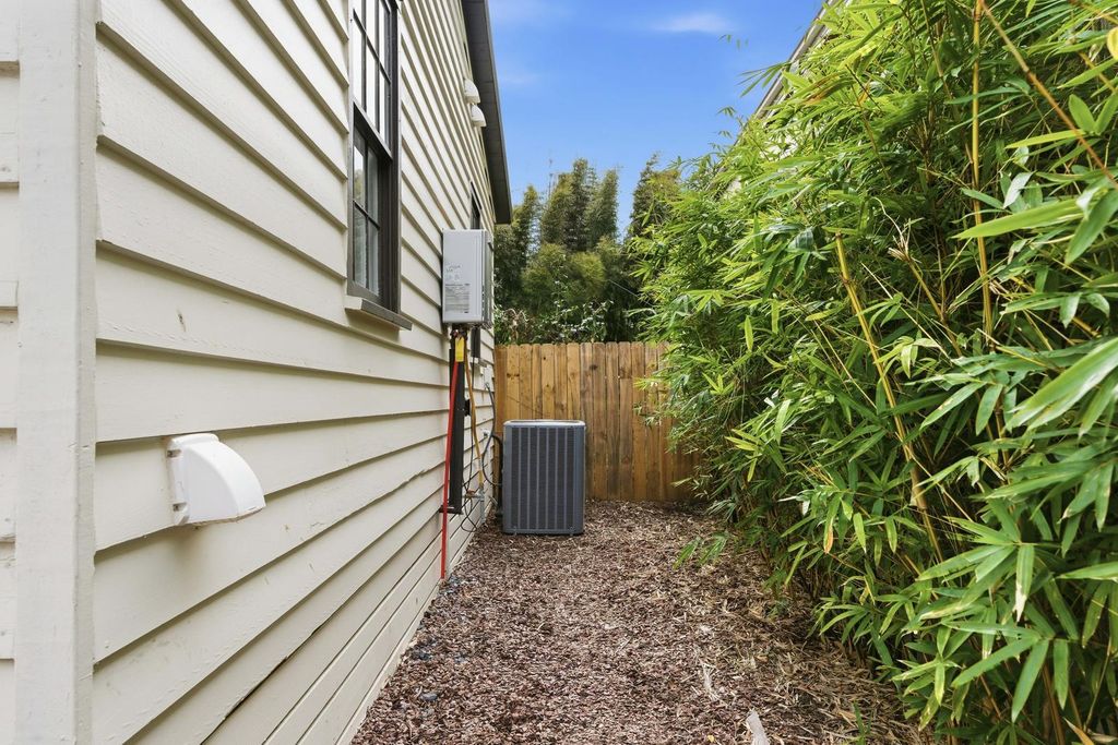 Image 30 of property listing at 58 Congress Street, Charleston, SC 29403