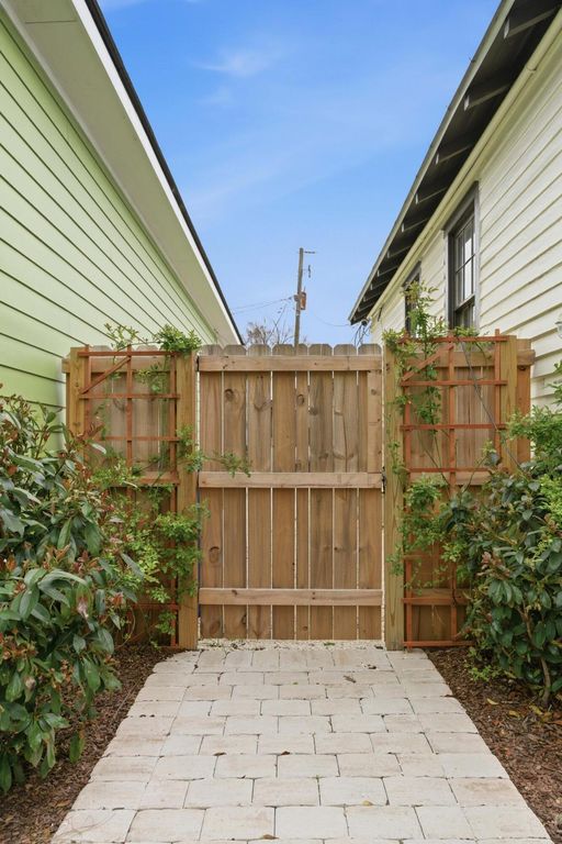 Image 32 of property listing at 58 Congress Street, Charleston, SC 29403