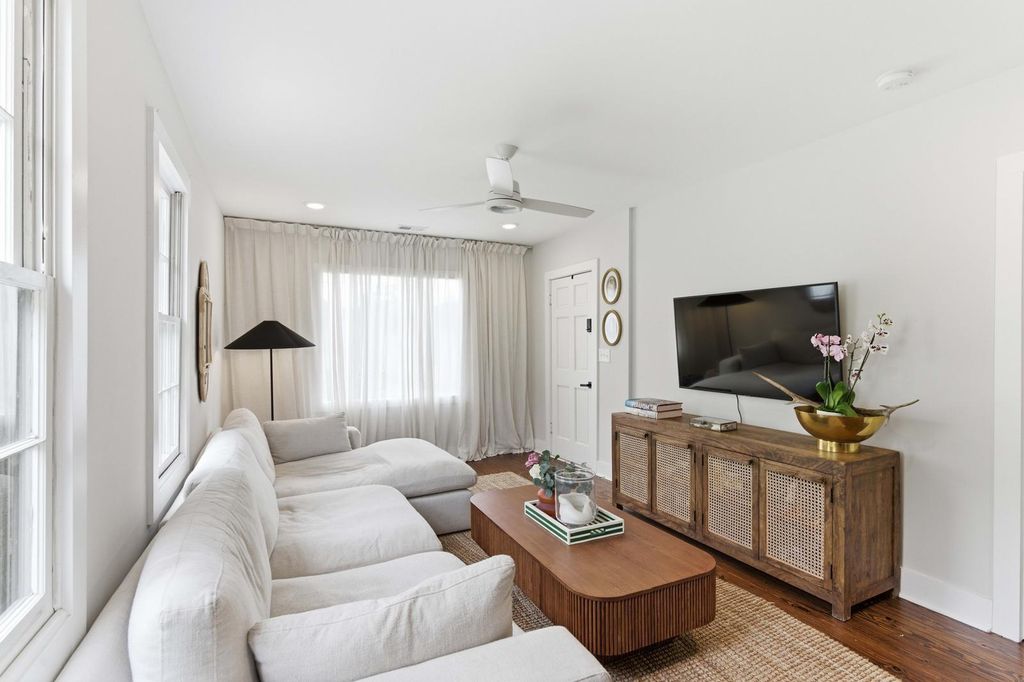 Image 7 of property listing at 58 Congress Street, Charleston, SC 29403