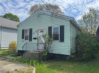 68 Uncas Street, Warwick, RI 02889