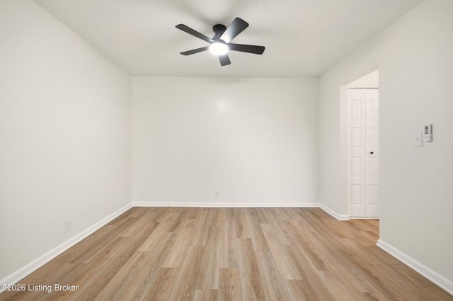 413 Logsdon Ct, Douglass Hills, KY 40243