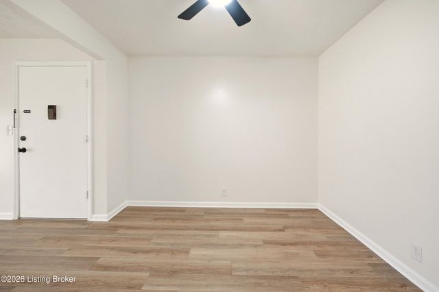 413 Logsdon Ct, Douglass Hills, KY 40243