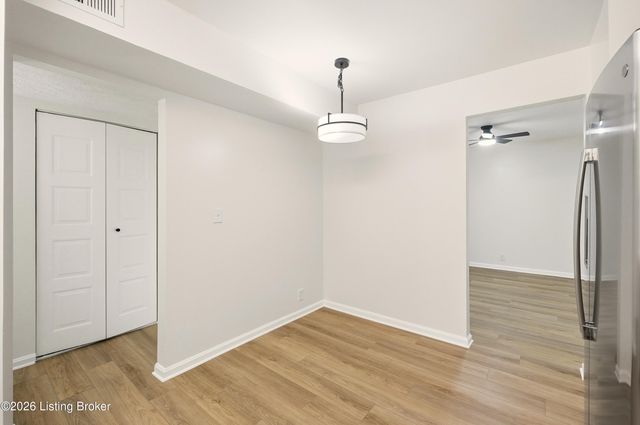 413 Logsdon Ct, Douglass Hills, KY 40243