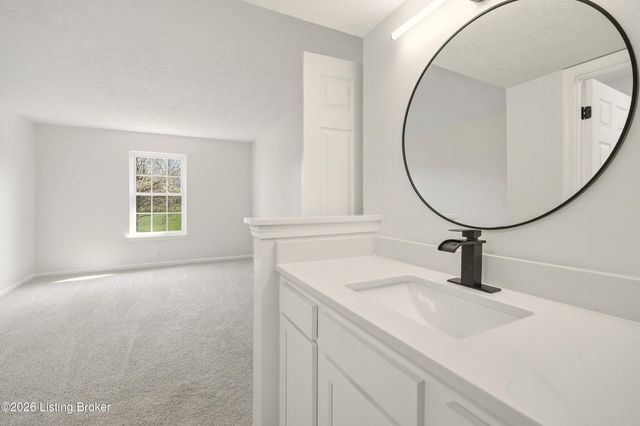 413 Logsdon Ct, Douglass Hills, KY 40243