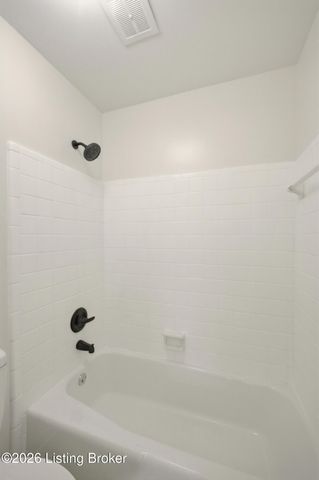 413 Logsdon Ct, Douglass Hills, KY 40243