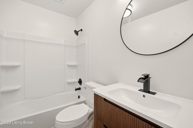 413 Logsdon Ct, Douglass Hills, KY 40243