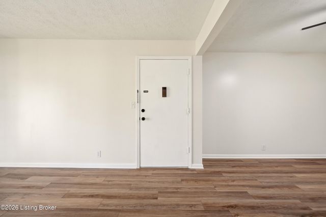 413 Logsdon Ct, Douglass Hills, KY 40243