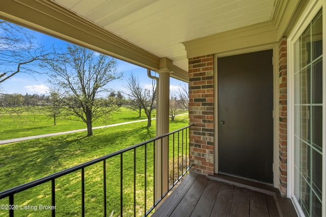 413 Logsdon Ct, Douglass Hills, KY 40243