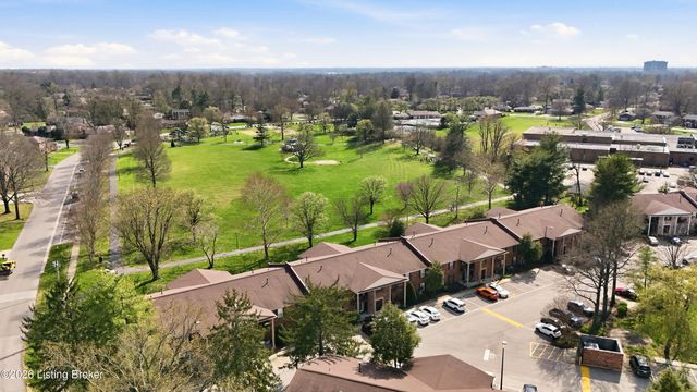 413 Logsdon Ct, Douglass Hills, KY 40243