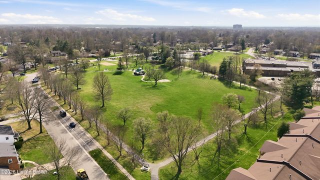 413 Logsdon Ct, Douglass Hills, KY 40243