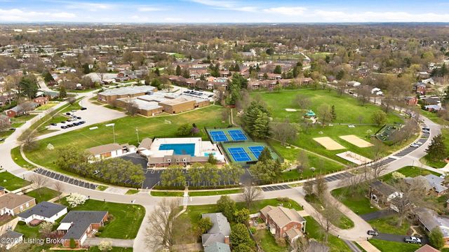 413 Logsdon Ct, Douglass Hills, KY 40243