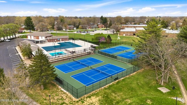 413 Logsdon Ct, Douglass Hills, KY 40243