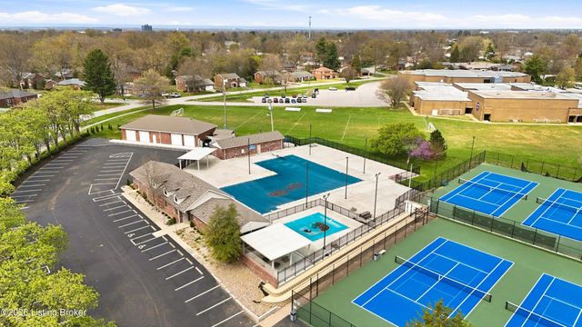 413 Logsdon Ct, Douglass Hills, KY 40243