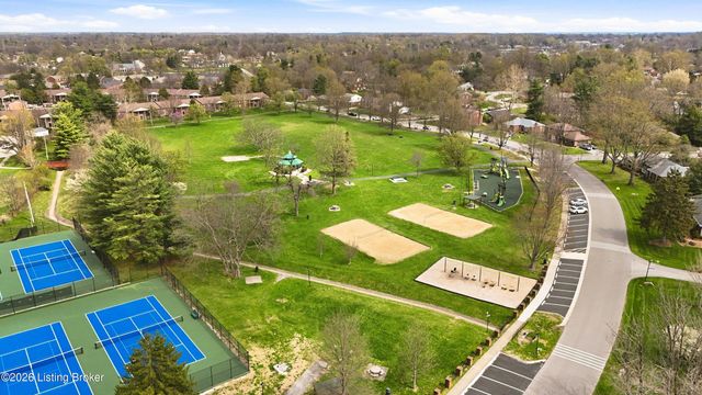 413 Logsdon Ct, Douglass Hills, KY 40243