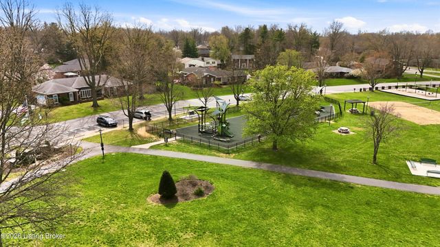 413 Logsdon Ct, Douglass Hills, KY 40243