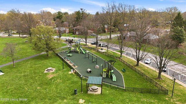 413 Logsdon Ct, Douglass Hills, KY 40243