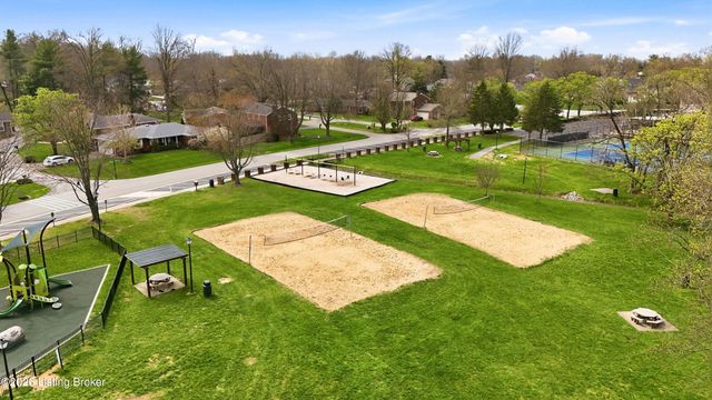 413 Logsdon Ct, Douglass Hills, KY 40243