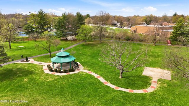 413 Logsdon Ct, Douglass Hills, KY 40243