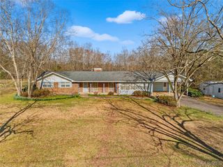 1585 Fleahop Road, Eclectic, AL 36024