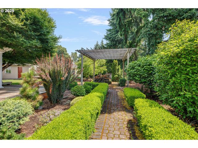 1610 Ne GREENSWORD Dr, Hillsboro, OR 97124