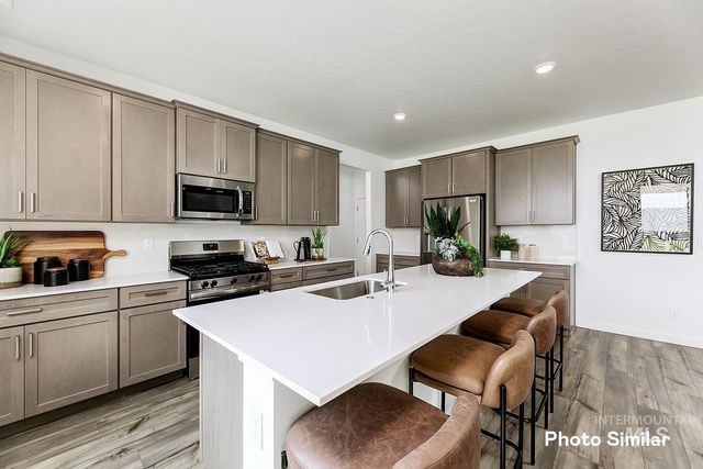 122 Ravello St, Caldwell, ID 83607