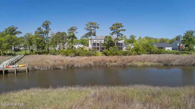 400 Garland Shores Drive, Hubert, NC 28539