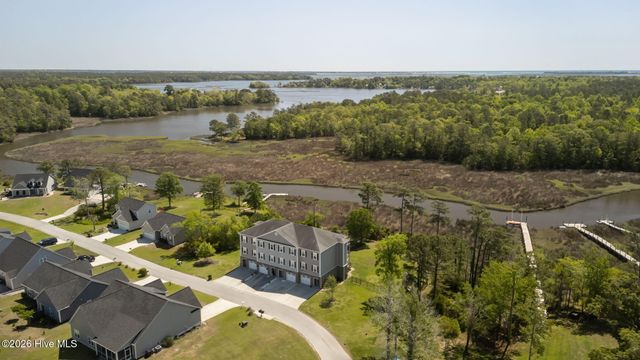 400 Garland Shores Drive, Hubert, NC 28539