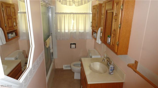 1788 Rolling Acres Road, New Cumberland, WV 26047