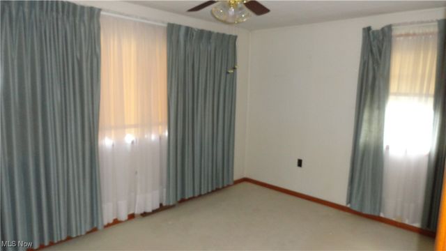 1788 Rolling Acres Road, New Cumberland, WV 26047