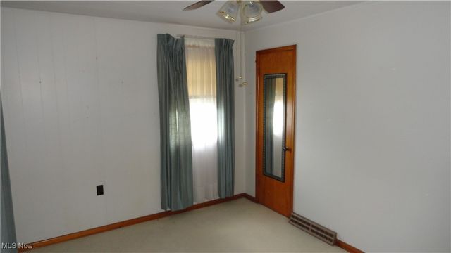 1788 Rolling Acres Road, New Cumberland, WV 26047