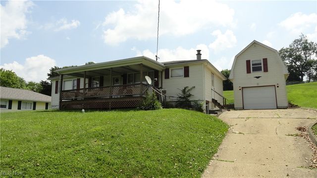 1788 Rolling Acres Road, New Cumberland, WV 26047