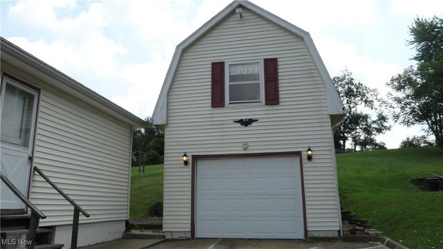 1788 Rolling Acres Road, New Cumberland, WV 26047