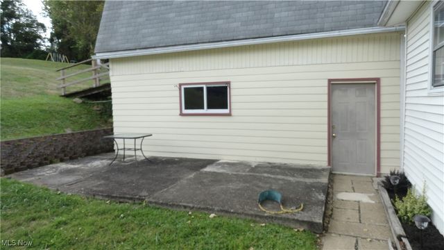 1788 Rolling Acres Road, New Cumberland, WV 26047