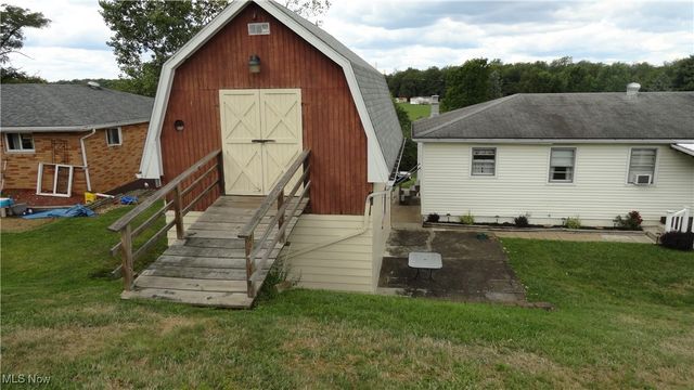 1788 Rolling Acres Road, New Cumberland, WV 26047