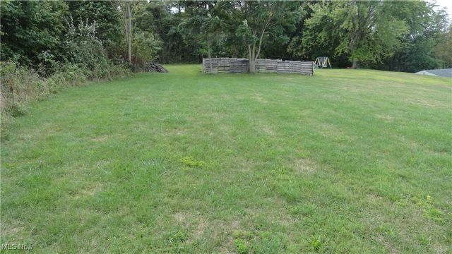 1788 Rolling Acres Road, New Cumberland, WV 26047