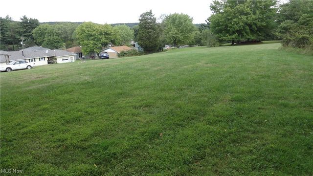 1788 Rolling Acres Road, New Cumberland, WV 26047