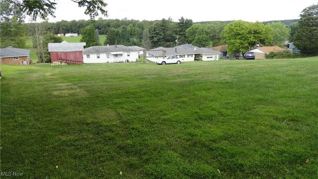 1788 Rolling Acres Road, New Cumberland, WV 26047