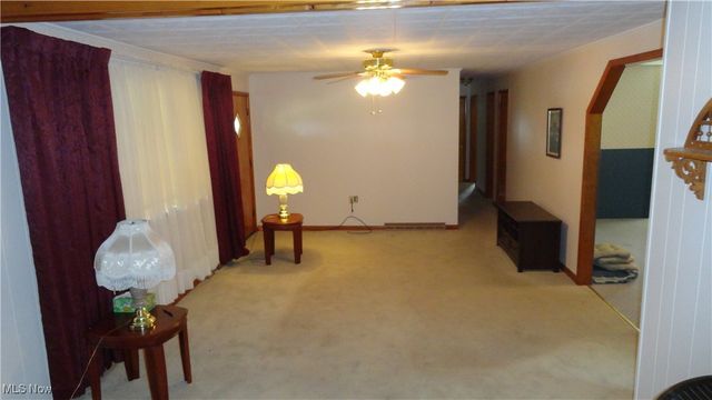 1788 Rolling Acres Road, New Cumberland, WV 26047