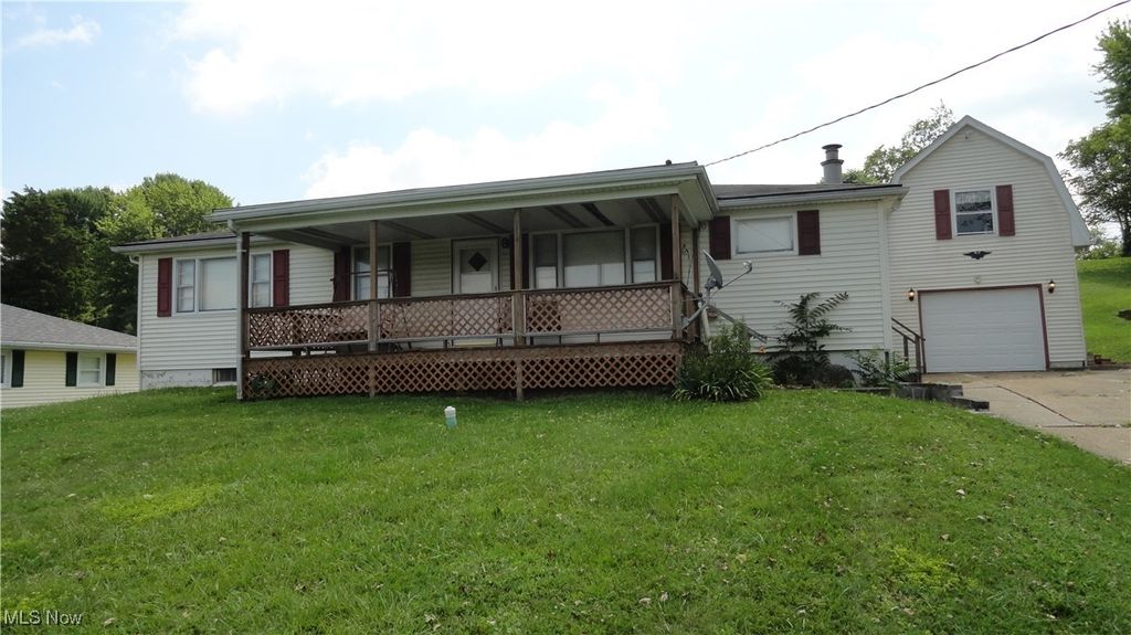 1788 Rolling Acres Road, New Cumberland, WV 26047