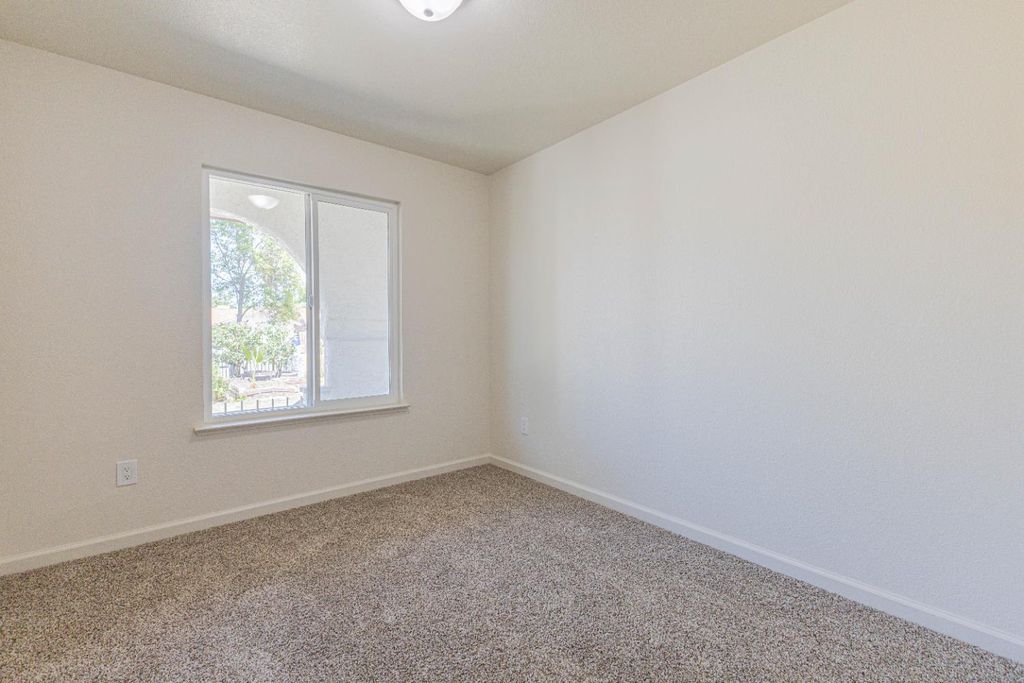 Image 11 of property listing at 116 Leyva Avenue, Firebaugh, CA 93622