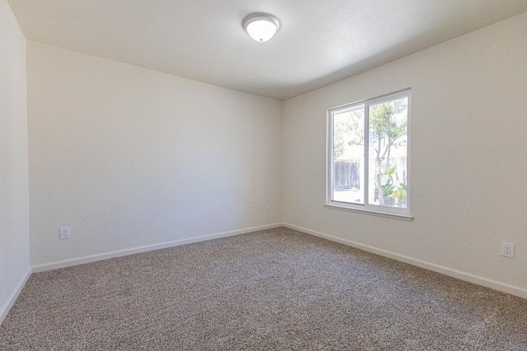 Image 15 of property listing at 116 Leyva Avenue, Firebaugh, CA 93622